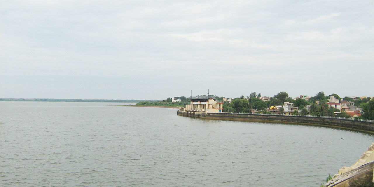 Red Hills Lake, Chennai Tourist Attraction