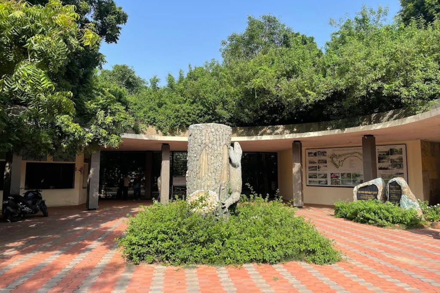 Tholkappia Poonga Chennai